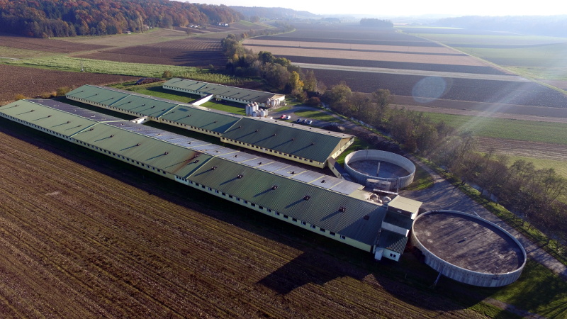 Schweinestall aus Vogelperspktive