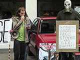 VGT-Demo vor Sonderausstellung zum Singvogelfang in Gmunden, OÖ