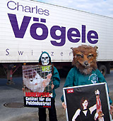 Neuerliche Protestaktion vor "Vögele"!