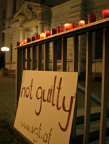 Solidaritätskundgebungen und Mahnwachen vor der Justizanstalt Wr. Neustadt ...
