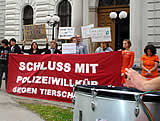 Untersuchungshaft für TierschützerInnen verlängert!