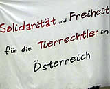 Tierschutzcausa: Internationale Solidarität durch wöchentliche Protestaktionen