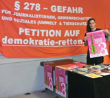 Infotisch am „Let's Get Loud“-Festival