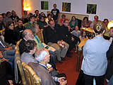 Übervolle Buchpräsentation "Tierschützer. Staatsfeind" in der Arche in Graz