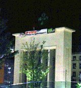 JETZT: Tierschutz-Transparent auf Befreiungsdenkmal in Innsbruck wird unter massivem Polizeiaufgebot entfernt!