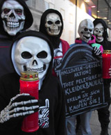 Leichenteile, und ekel-gruslige Geschmacklosigkeiten! Halloween? Nein, Kleider Bauers Herbstkollektion!