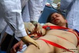 Brutaler Tierversuch an menschlichem Primaten in aller Öffentlichkeit