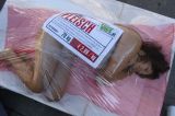 Nackte Menschen als Delikatessen in Fleischtassen am Marktgraben