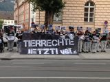 Innsbruck: 50 Menschen gedachten heute 1 Stunde lang 50 verstorbener Tiere