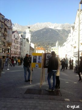 Ständer und PassantInnen
