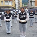 25 TierschützerInnen mit toten Tieren auf Mahnwache für Tiere im Stadtzentrum von Innsbruck