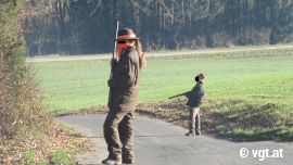 JägerInnen mit Waffe
