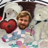 Heute 12 Uhr in Salzburg: VGT-Aktion Kuscheln mit Gatterjäger Max Mayr-Melnhof