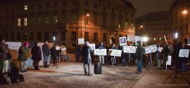 DemonstrantInnen am Ballhausplatz vor dem Bundeskanzleramt