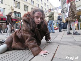 AktivistInnen als Pelzzombies