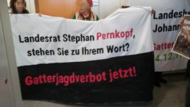Bürobesetzung mit Banner
