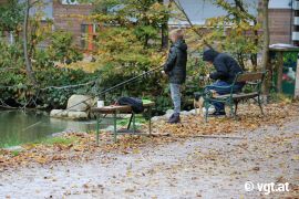 Bub beim Fischen