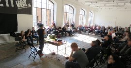 Vortragende im Projektraum des WUK