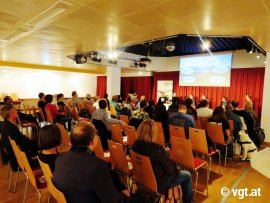 Besucher_innen der Podiumsdiskussion