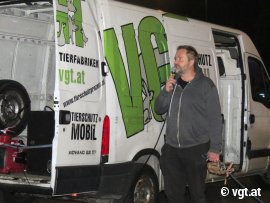 Martin Balluch am Laternenumzug für Wölfe