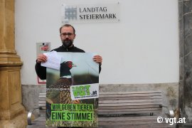 David Richter vor dem steir. Landtag