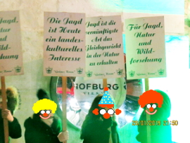 Einige Leute halten sinnlose Pro-Jagd-Schilder