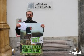 David Richter vorm Landtag