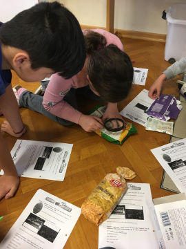 Kinder mit Tierschutz-Lehrerin