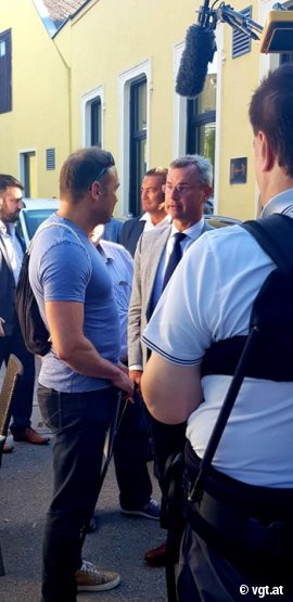 Tierschützer mit Norbert Hofer
