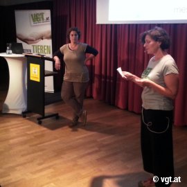 Dr. Zsófia Virány am Rednerpult