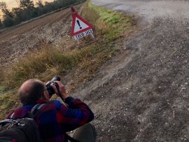 David Richter mit Treibjagd-Schild