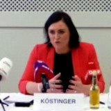 Schweine-Protest bei Köstinger Pressegespräch in Wien: GoToMeeting zeigt Demo