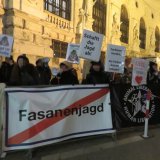 Beweis: Pro-Jagd Demo vor Jägerball bezahlt, um Tierschutzkritik zu verhindern