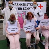 VGT-Aktion: Vollspaltenboden ohne Stroh macht Schweine krank