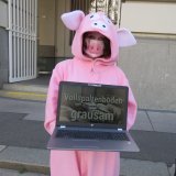 VGT-Film-Demo vor Landwirtschafts-Ministerium: Vollspaltenboden ist Tierquälerei
