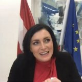 Forum-Alpbach Moderatorin stellt Ministerin Köstinger zu Vollspaltenboden zur Rede