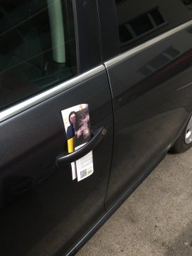 Flyer an Auto