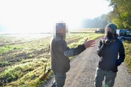 Jäger mit Tierschützerin