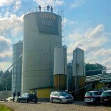 Besetzte Vollspalten-Schweinefabrik: Kontrolle durch Behörde hat begonnen