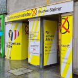 VGT-Protest bei Medientermin OÖVP-Wahlkampfzentrale in Linz gegen Vollspaltenboden