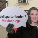 Einladung: VGT-Aktion zu Vollspaltenboden „Köstinger hat Blut an ihren Händen“