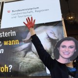 Köstinger hat Blut an Händen: 700.000 Schweine pro Jahr sterben am Vollspaltenboden