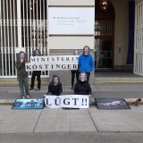 VGT-Aktion heute vor dem Landwirtschaftsministerium: Ministerin Köstinger lügt!