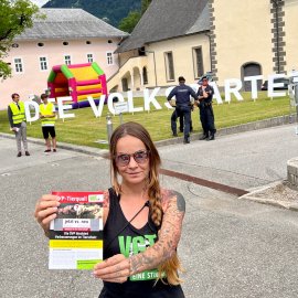 Viel Personal um die friedlichen  Demonstrant:innen in Schach zu halten.
