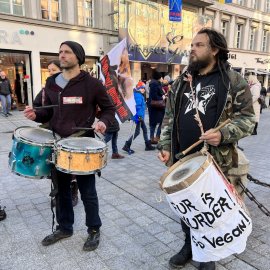 Trommler:innen sorgen auf der Demo für Stimmung