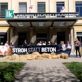 Protest Vollspalten: Tierschützer:innen „besuchen“ Landwirtschaftskammer Kärnten