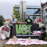 Tierschutz-Mahnwache vor Bezirkshauptmannschaft