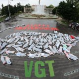 Menschliche Riesenmaus am Schwarzenbergplatz gegen Tierversuche