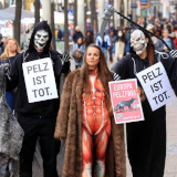 Tierrechtsaktivistin und Tattoo-Model Sandy P. Peng macht sich für "Pelztiere" stark