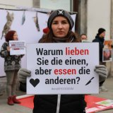„Katze auf dem Grill“: Aktion gegen Speziesismus in Graz